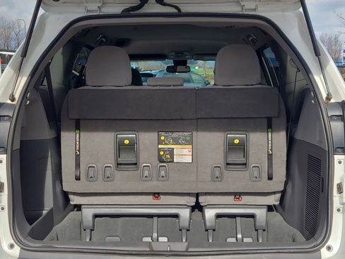 Used 2020 Toyota Sienna LE image 27