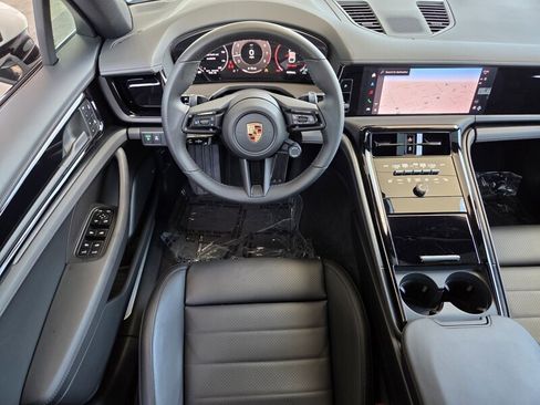Used 2025 Porsche Panamera image 16
