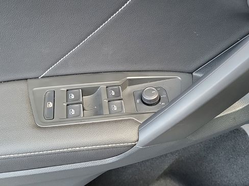 Used 2024 Volkswagen Tiguan SE R-Line FWD image 33