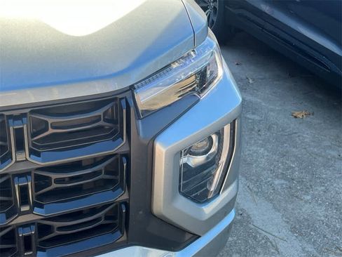 Used 2024 GMC Canyon Elevation w/ Elevation Premium Package image 10