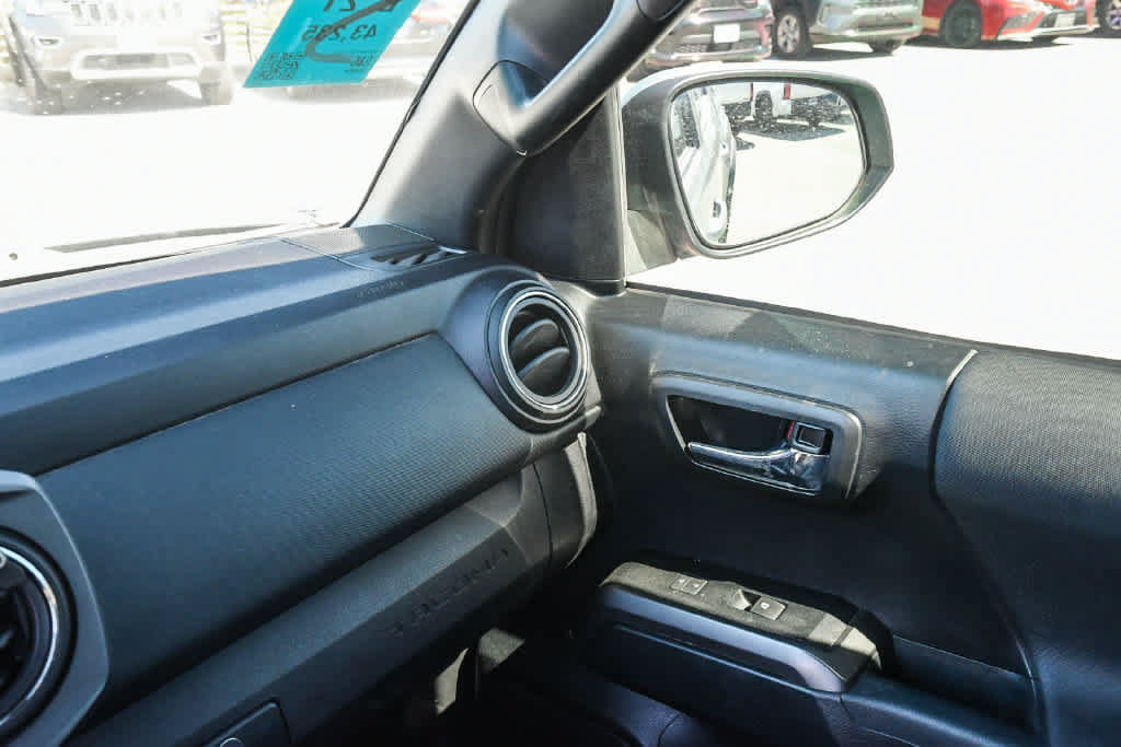 Used 2017 Toyota Tacoma TRD Off-Road w/ Tow Package (A/T) AWD/4WD image 24