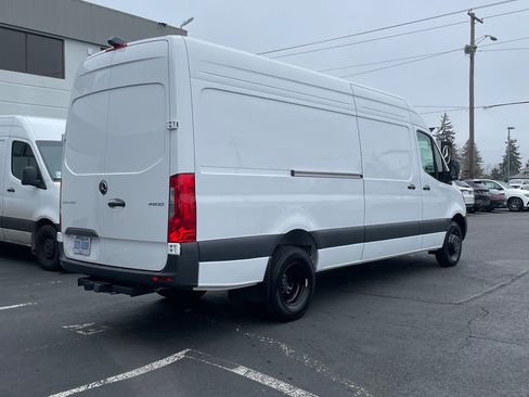 Used 2025 Mercedes-Benz Sprinter 4500 image 4