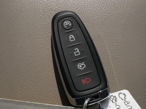 Used 2014 Ford Edge Limited w/ Equipment Group 302A AWD/4WD image 30