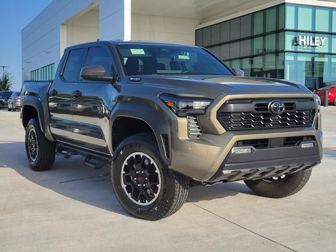 Used 2025 Toyota Tacoma TRD Off-Road AWD/4WD image 1