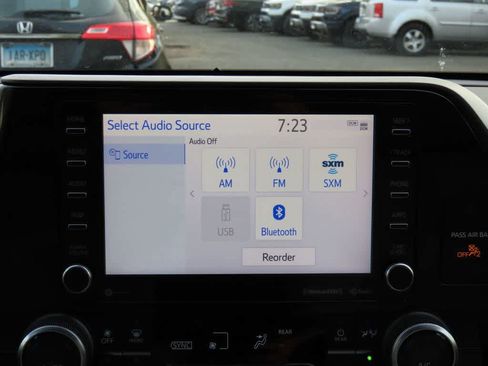 Used 2022 Toyota Highlander LE AWD/4WD image 22