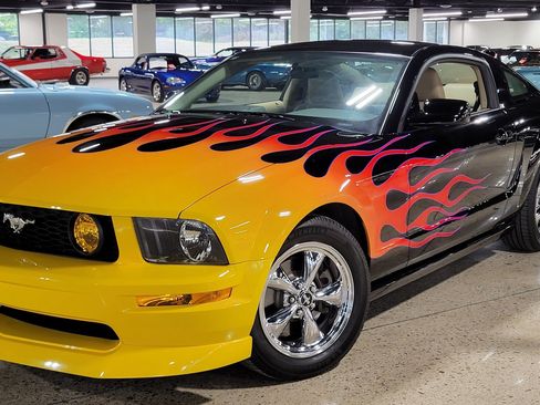 Used 2006 Ford Mustang GT RWD image 9