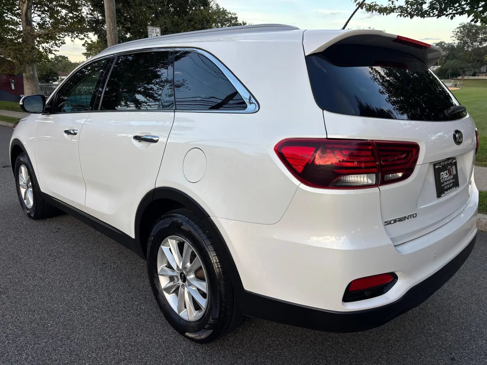 Used 2020 Kia Sorento LX w/ LX I4 Convenience Package FWD image 3