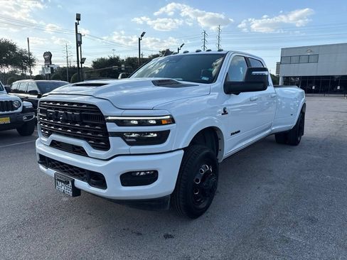 Used 2025 RAM 3500 Limited AWD/4WD image 3