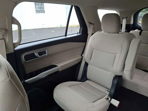 Used 2022 Ford Explorer XLT w/ Class IV Trailer Tow Package image 12