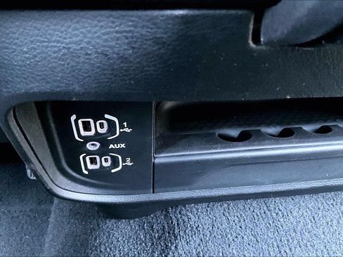 Certified 2025 RAM 2500 Big Horn AWD/4WD image 12