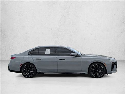 Used 2025 BMW 760i xDrive w/ Executive Package AWD/4WD image 4