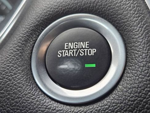 Used 2023 Chevrolet Traverse LT image 21