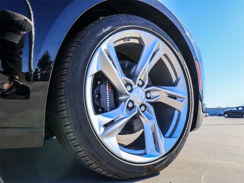Used 2023 Chevrolet Camaro LT w/ Technology Package image 9