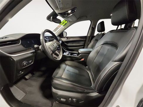 Used 2022 Jeep Grand Cherokee Limited image 9