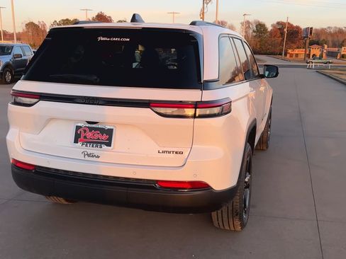 New 2025 Jeep Grand Cherokee Limited w/ Black Appearance Package RWD image 8