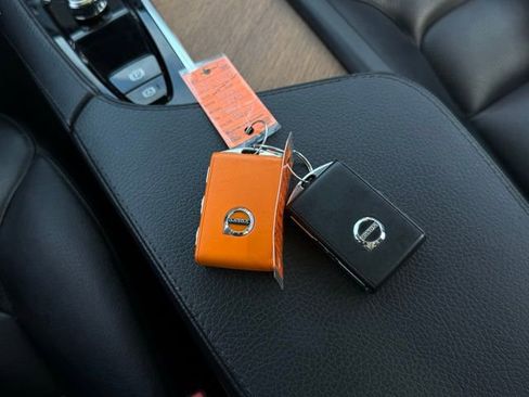 Used 2022 Volvo XC90 T6 Momentum w/ Climate Package image 6