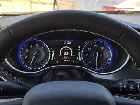 Used 2024 Chrysler Pacifica Touring-L FWD image 16