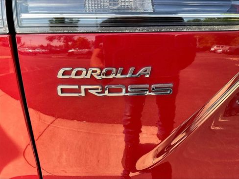 Used 2023 Toyota Corolla Cross XLE w/ Convenience Package AWD/4WD image 24