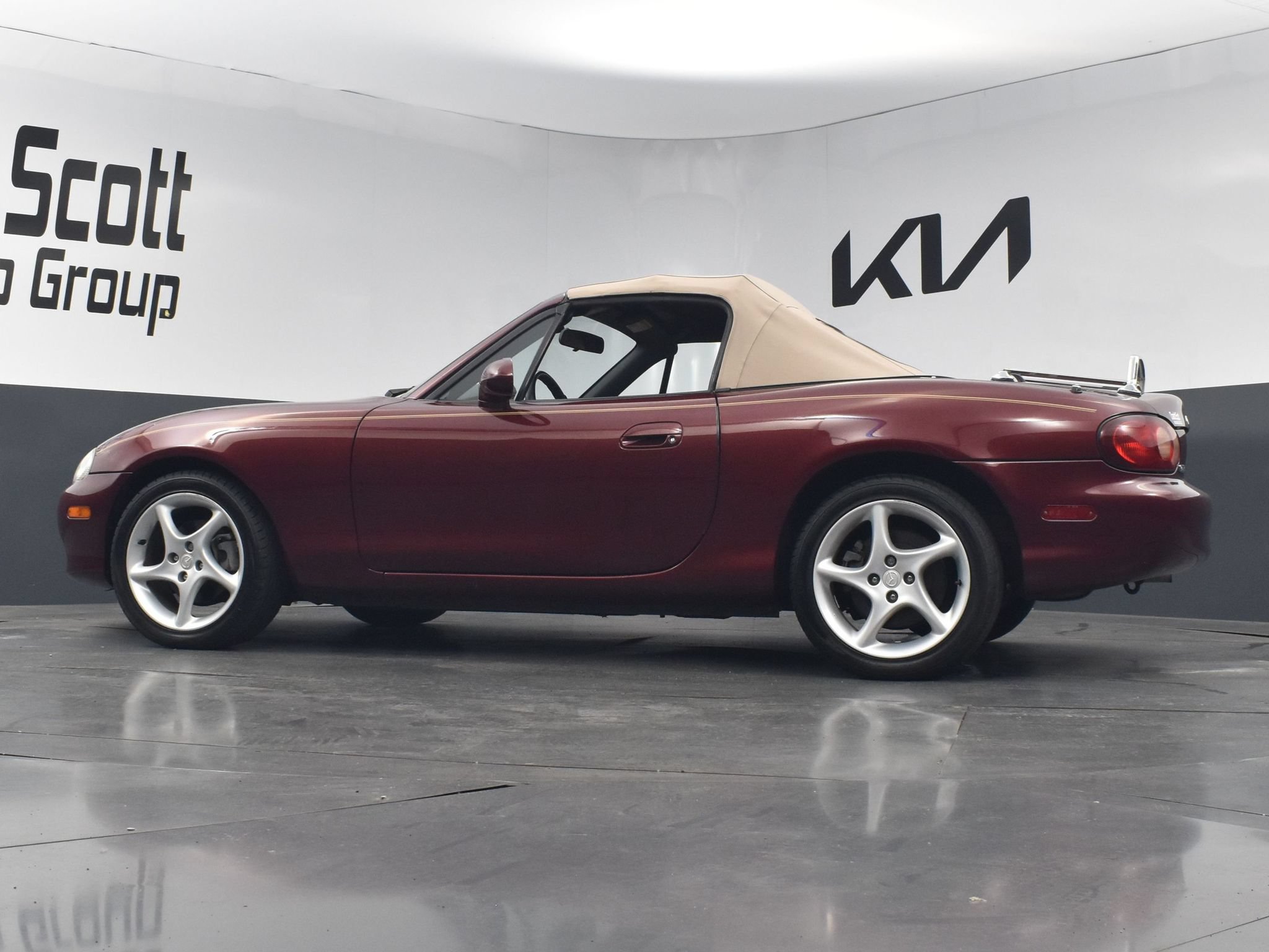 Used 2003 MAZDA MX-5 Miata RWD image 19