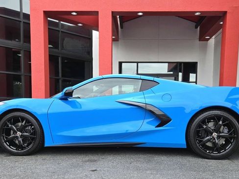 Used 2022 Chevrolet Corvette Stingray w/ Engine Appearance Package image 5