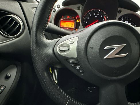 Used 2016 Nissan 370Z Coupe image 19