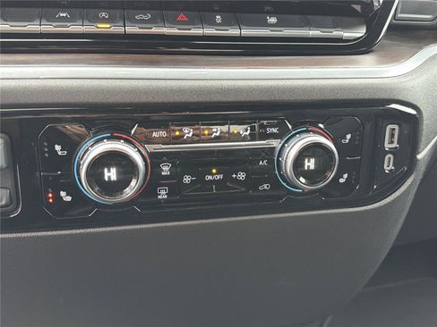 Used 2025 GMC Sierra 1500 SLT image 32