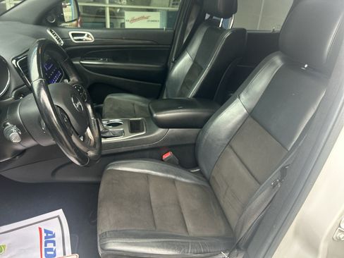 Used 2019 Jeep Grand Cherokee Altitude AWD/4WD image 15