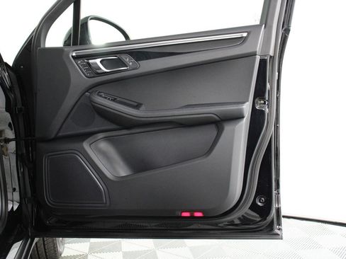 Certified 2026 Porsche Macan image 23