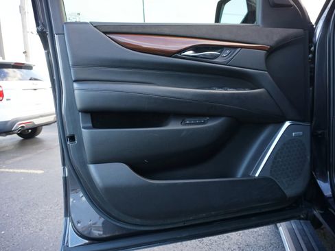 Used 2017 Cadillac Escalade Premium Luxury image 11
