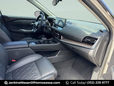 Used 2025 Nissan Rogue Platinum w/ Tech Package FWD image 23