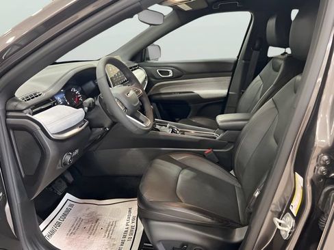 Used 2023 Jeep Compass Latitude AWD/4WD image 11