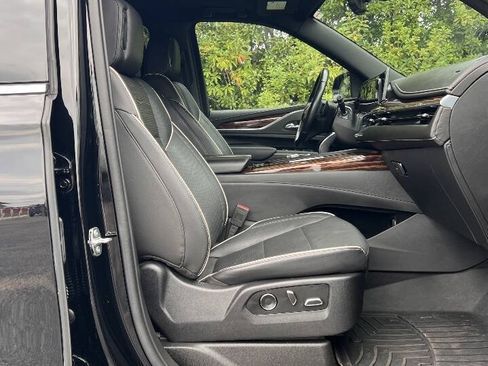 Used 2021 Cadillac Escalade ESV Premium Luxury AWD/4WD image 17