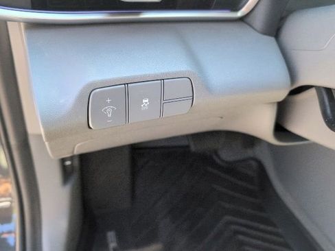 Used 2024 Hyundai Elantra SEL w/ Convenience Package FWD image 18