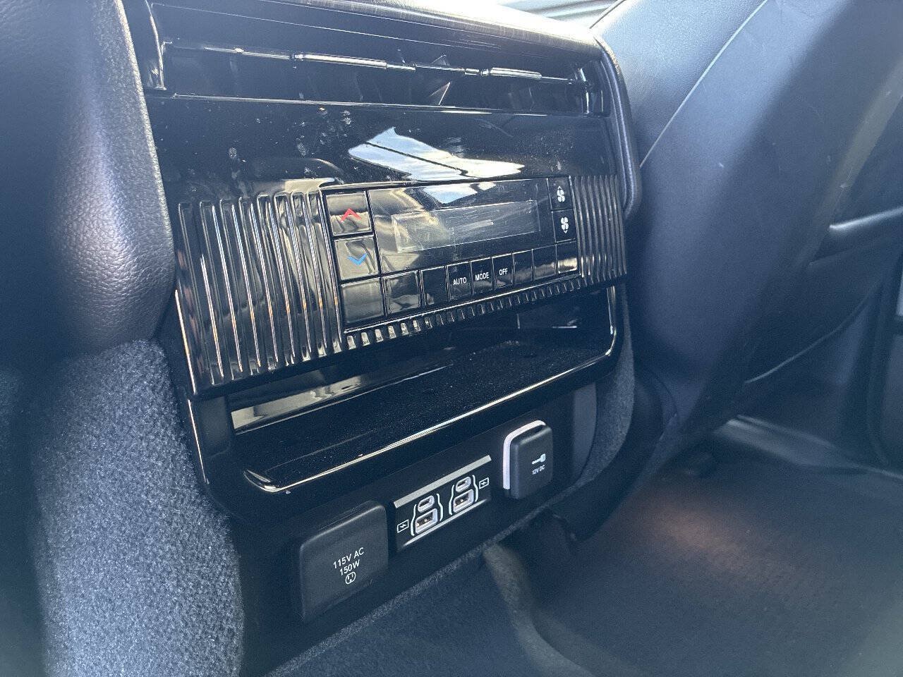 Used 2023 Jeep Wagoneer L Series II AWD/4WD image 27