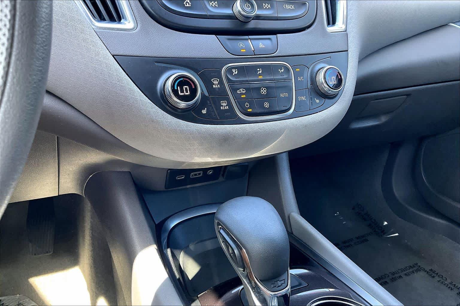 Used 2021 Chevrolet Malibu LT FWD image 31