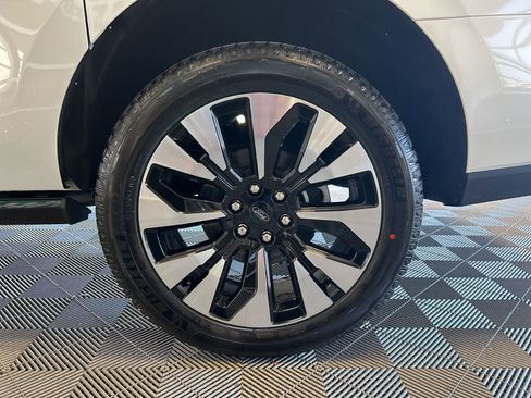 New 2025 Ford Expedition Max Platinum w/ Driver's Package image 9