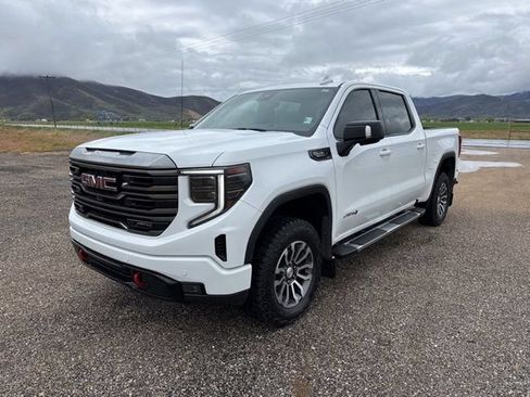Used 2023 GMC Sierra 1500 AT4 w/ Technology Package AWD/4WD image 3