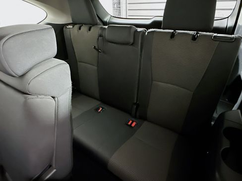 Used 2024 Toyota Highlander LE image 30