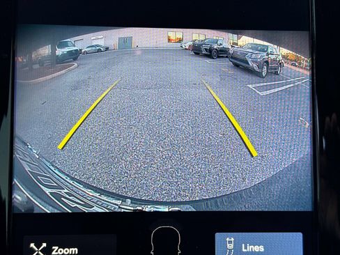 Used 2022 Volvo XC90 T6 Momentum image 25