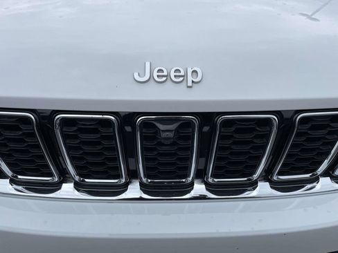 Used 2024 Jeep Grand Cherokee Limited w/ Luxury Tech Group II AWD/4WD image 8
