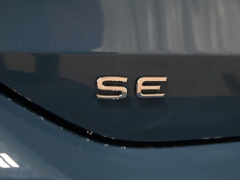 New 2026 Volkswagen Tiguan SE image 18