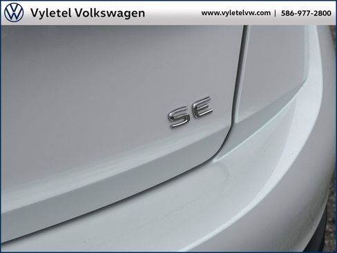 Certified 2025 Volkswagen Jetta SE w/ Sunroof Package image 10