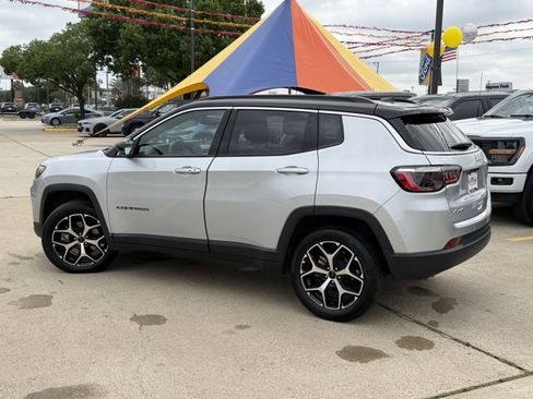 Used 2025 Jeep Compass Limited AWD/4WD image 9