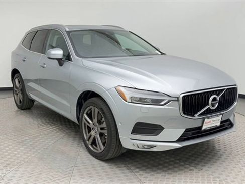 Used 2018 Volvo XC60 T6 Momentum w/ Convenience Package image 8