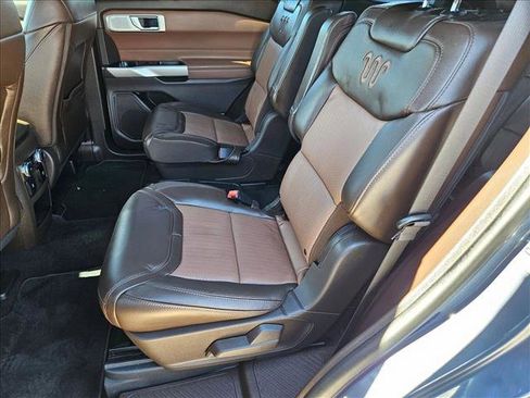 Used 2021 Ford Explorer King Ranch w/ Premium Technology Package image 19