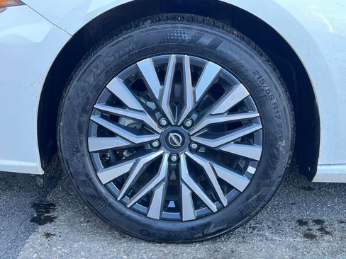 Used 2025 Nissan Altima 2.5 SV image 27