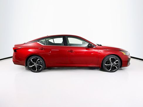 Used 2023 Nissan Altima 2.5 SR FWD image 2