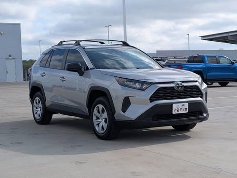Used 2021 Toyota RAV4 LE image 7