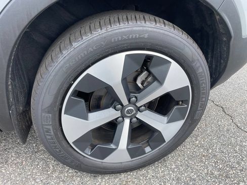 Used 2025 Volvo XC40 B5 Plus AWD/4WD image 10