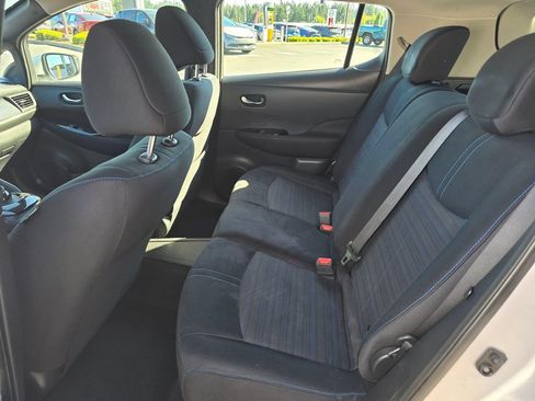 Used 2019 Nissan Leaf SV w/ SV Technology Package FWD image 10
